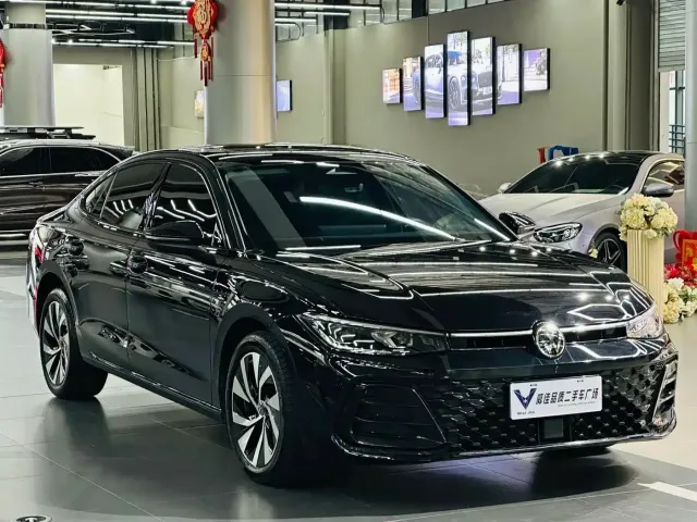 Volkswagen Passat 2025 Model Pro 380TSI Starlight Dragon Edition — Фото автомобиля 3