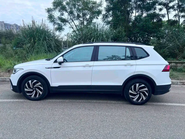 Volkswagen Tiguan L — Фото автомобиля 10