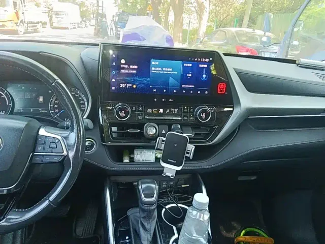 Toyota Highlander — Фото автомобиля 12