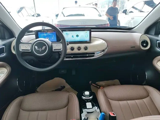 Wuling Bingo — Фото автомобиля 9