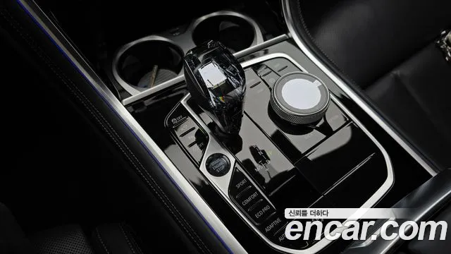 BMW 8 Series G15 — Фото автомобиля 8
