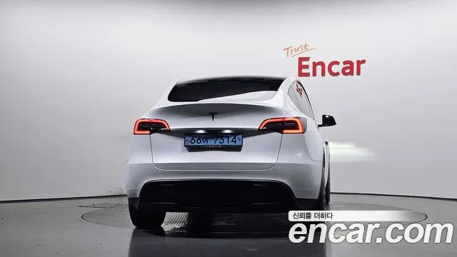 Tesla Model Y — Фото автомобиля 4
