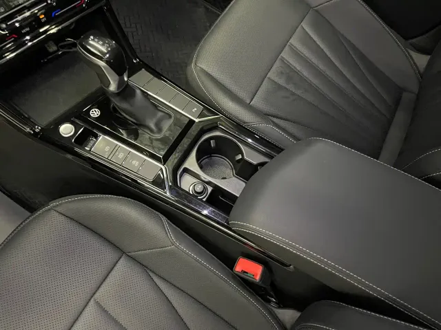 Volkswagen Passat — Фото автомобиля 12