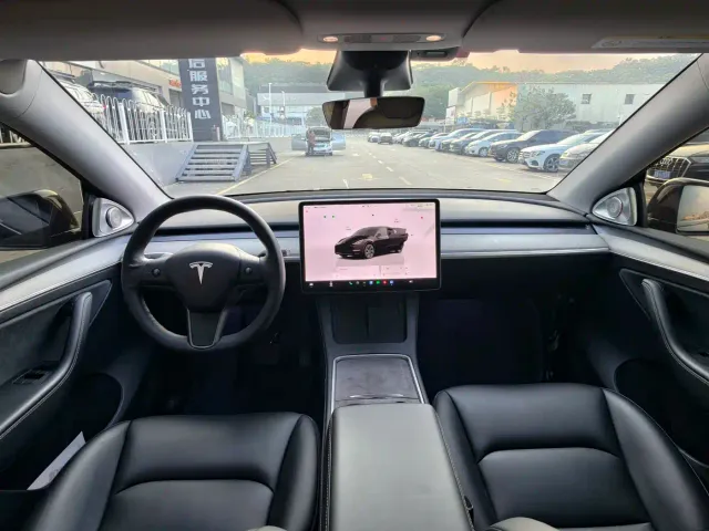 Tesla Model Y — Фото автомобиля 19