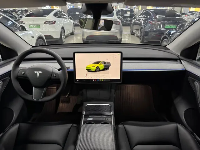 Tesla Model Y — Фото автомобиля 5