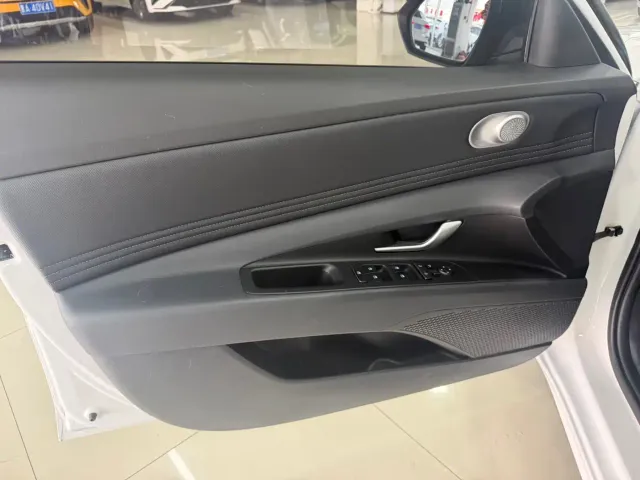 Hyundai Elantra — Фото автомобиля 8
