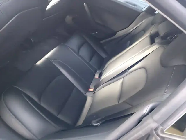 Tesla Model 3 — Фото автомобиля 12