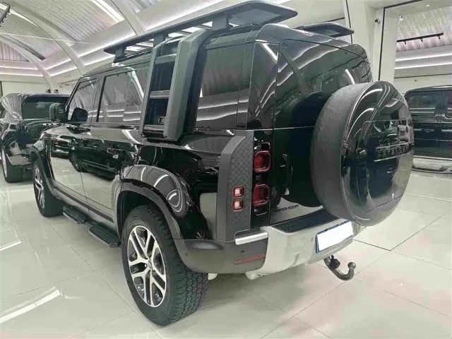 Land Rover Defender — Фото автомобиля 21