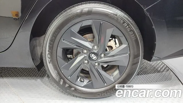 Hyundai AVANTE Avante (CN7) — Фото автомобиля 21
