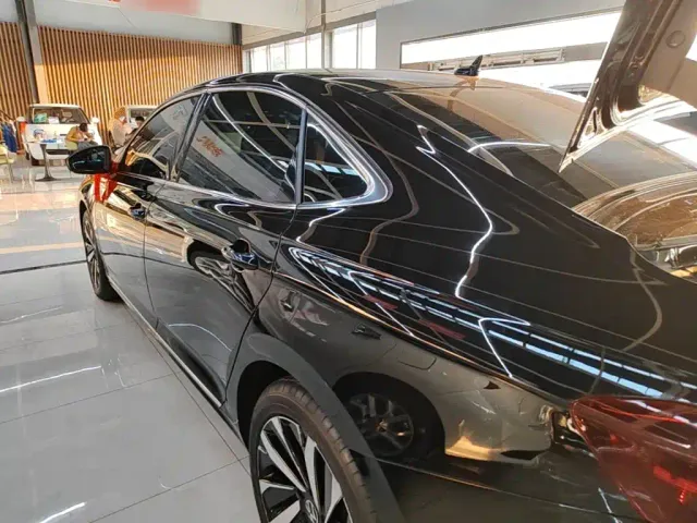 Volkswagen Passat — Фото автомобиля 4