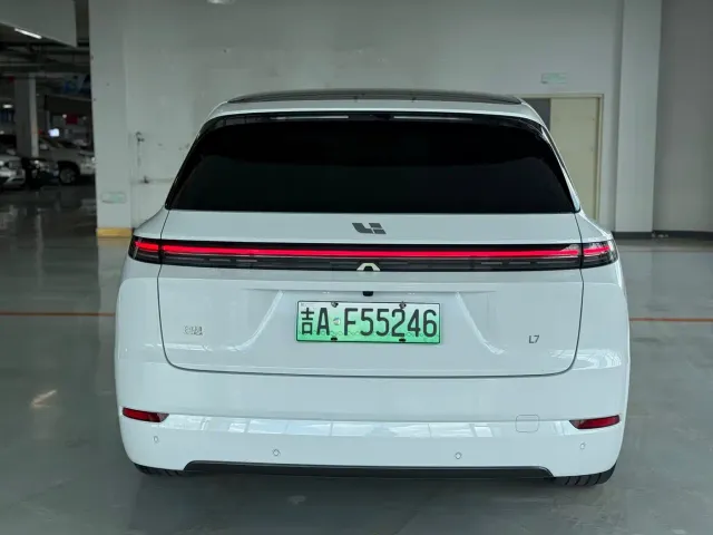 Li Auto L7 — Фото автомобиля 9
