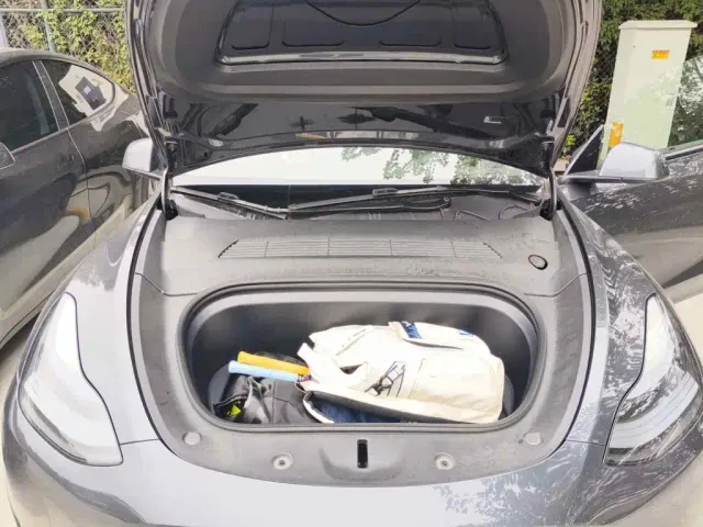 Tesla Model Y — Фото автомобиля 3