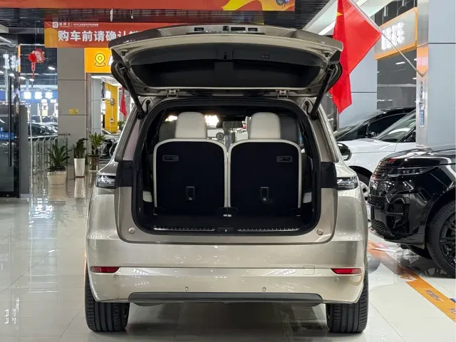 Li Auto L9 — Фото автомобиля 6