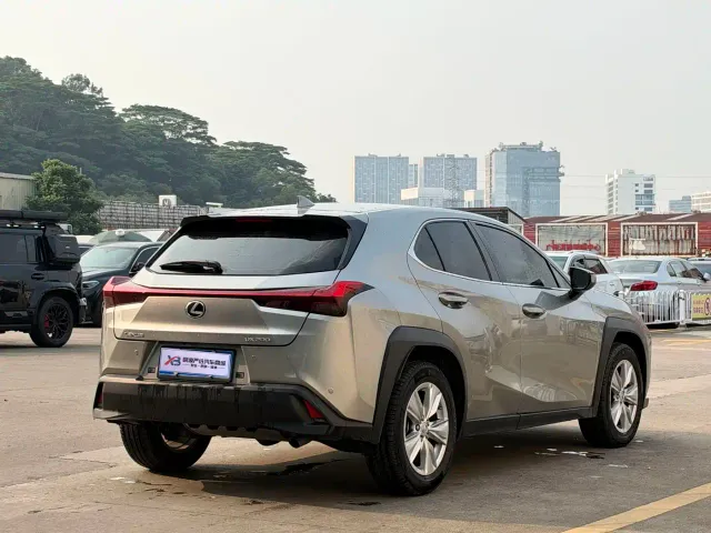Lexus UX — Фото автомобиля 7