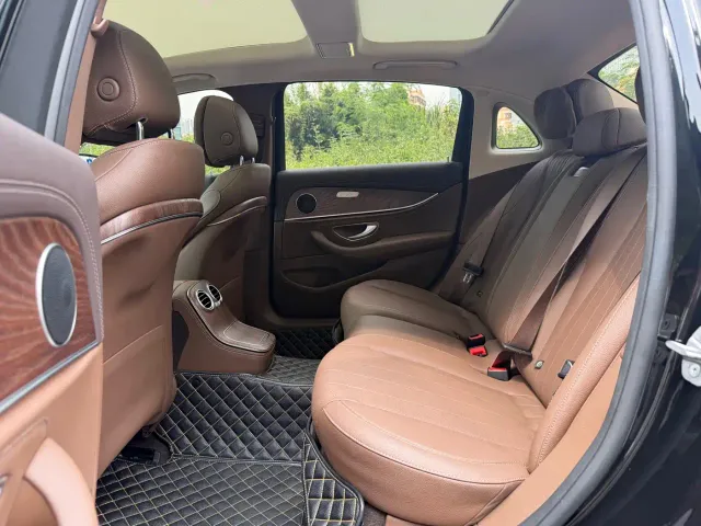 Mercedes-Benz E-Class — Фото автомобиля 7