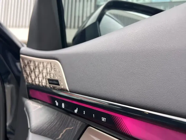 BMW 5 Series — Фото автомобиля 17