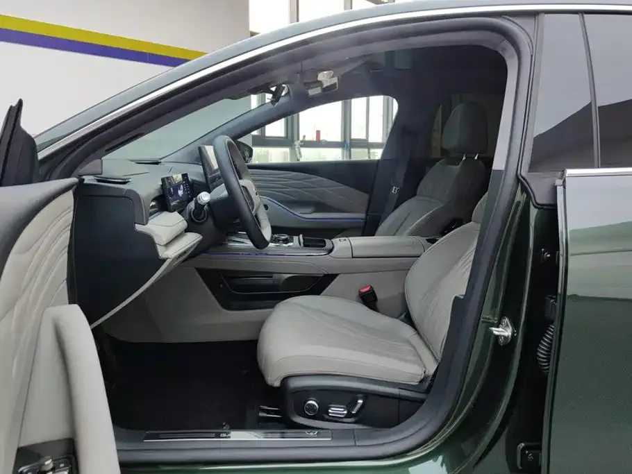 Geely Galaxy Galaxy Xingyao 8 2025 Model 130km EM-i Flagship Edition — Фото автомобиля 9