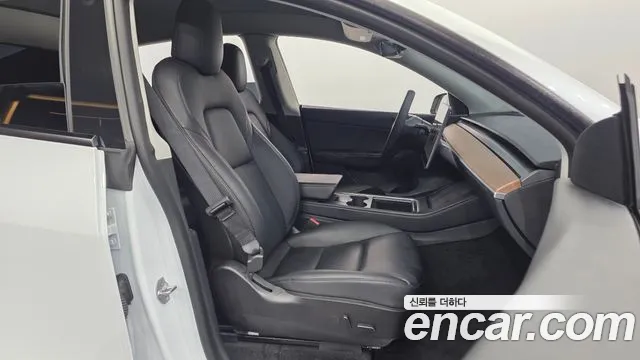 Tesla Model Y — Фото автомобиля 12