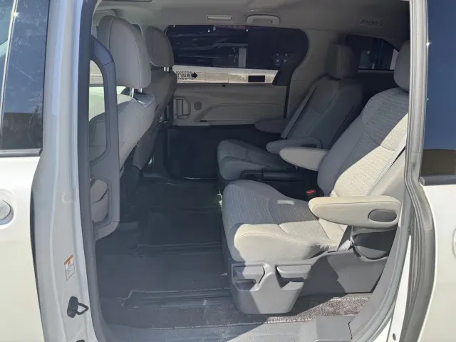 Toyota Sienna — Фото автомобиля 6