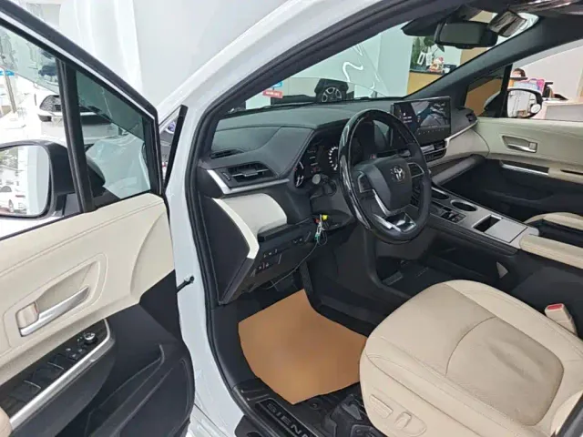 Toyota Sienna — Фото автомобиля 20