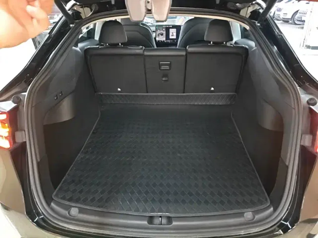 Tesla Model Y — Фото автомобиля 18