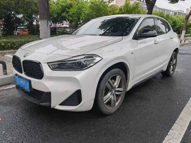 Фотография автомобиля — BMW X2
