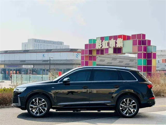 Audi Q7 — Фото автомобиля 3
