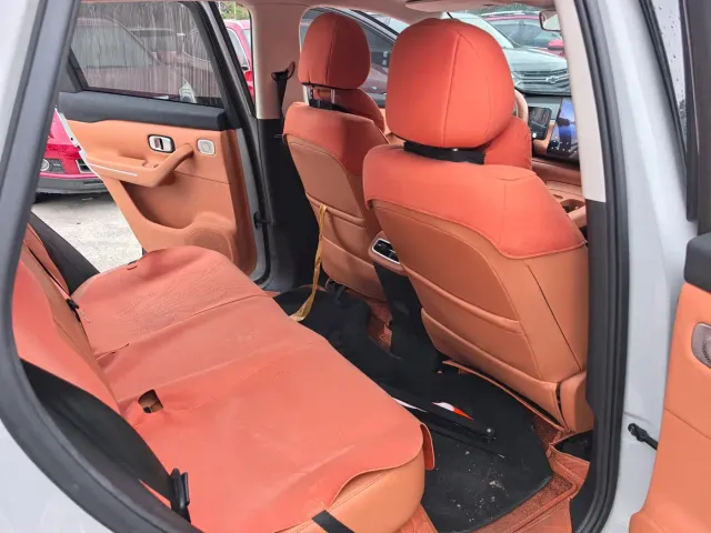 Leapmotor C10 — Фото автомобиля 12
