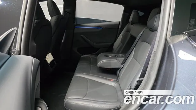 Tesla Model Y — Фото автомобиля 18