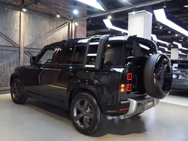 Land Rover Defender — Фото автомобиля 3