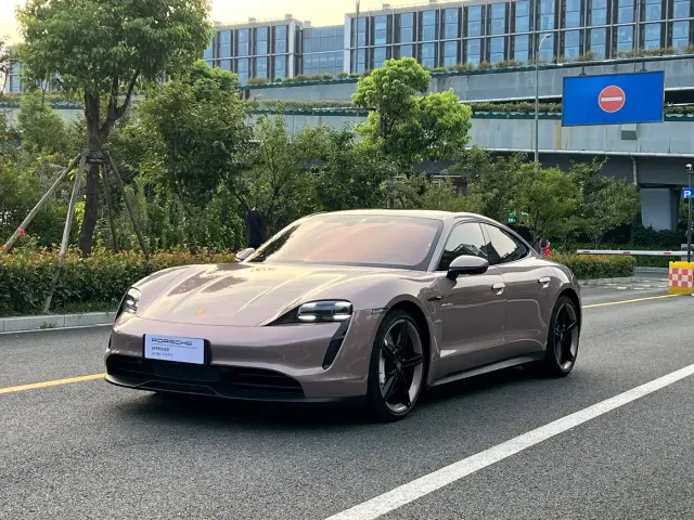 Фотография автомобиля — Porsche Taycan