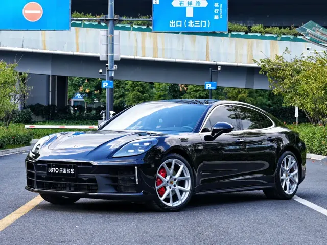 Фотография автомобиля — Porsche Panamera