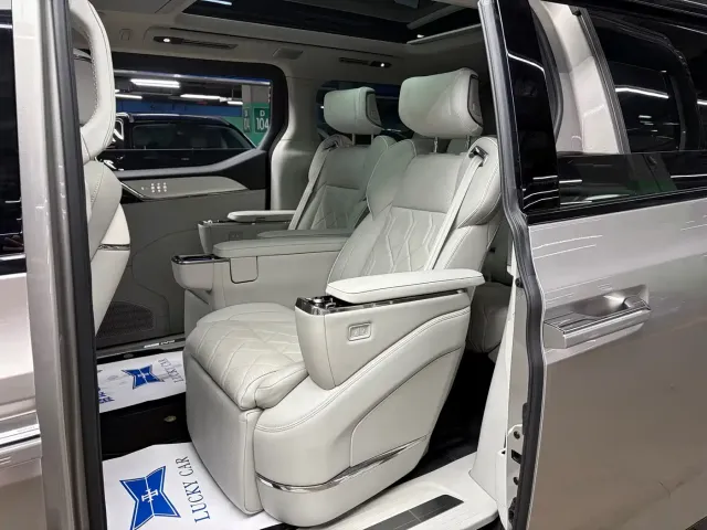 Volvo EM90 — Фото автомобиля 10