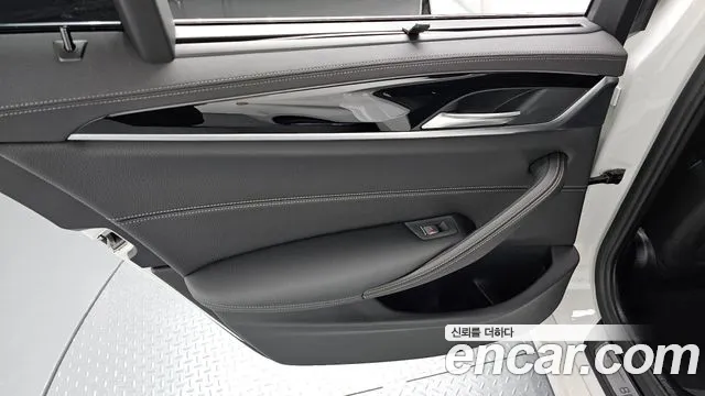 BMW 5-Series — Фото автомобиля 24