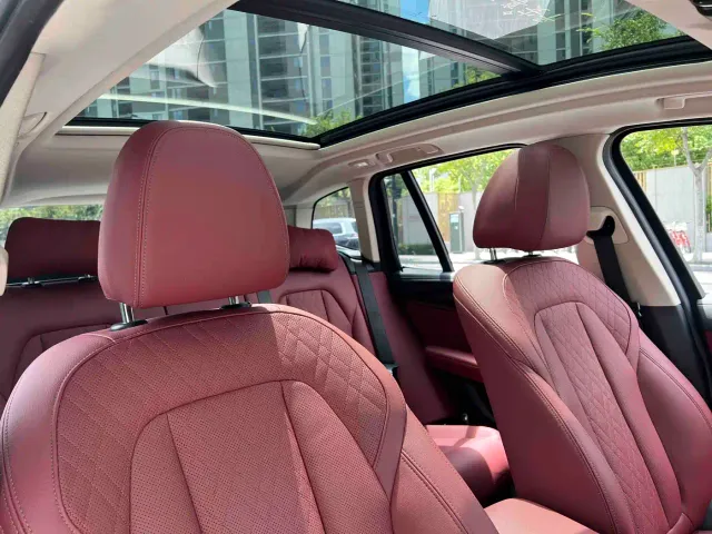 BMW iX3 — Фото автомобиля 14