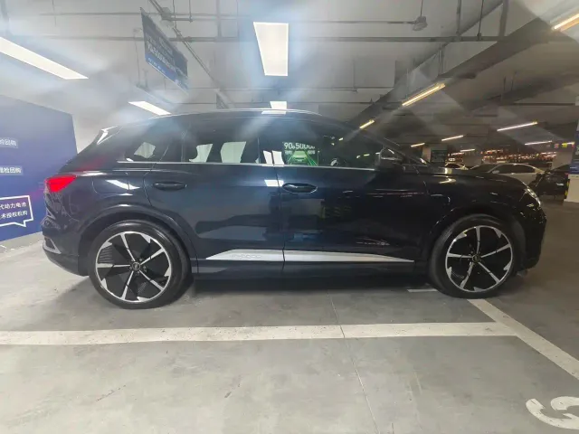 Audi Q4 e-tron — Фото автомобиля 4