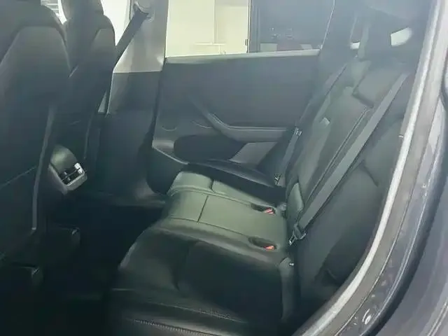 Tesla Model Y — Фото автомобиля 7
