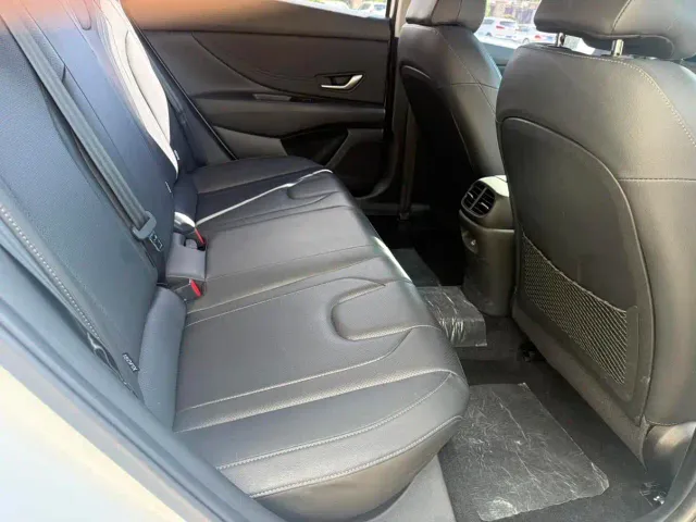 Hyundai Elantra — Фото автомобиля 18
