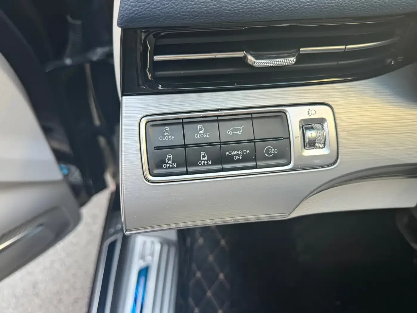 Roewe Roewe iMAX8 2022 400TGI Gathering Edition — Фото автомобиля 11