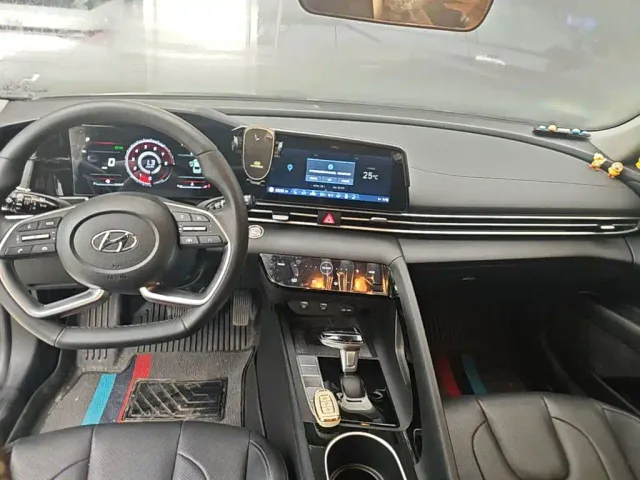 Hyundai Elantra — Фото автомобиля 9