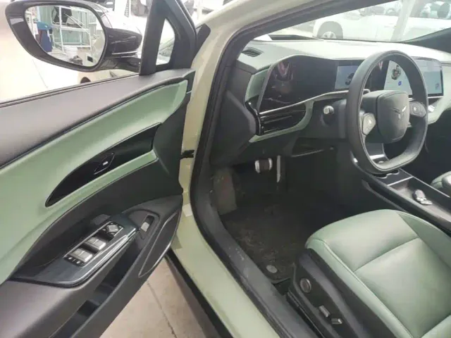Hongqi EH7 — Фото автомобиля 15