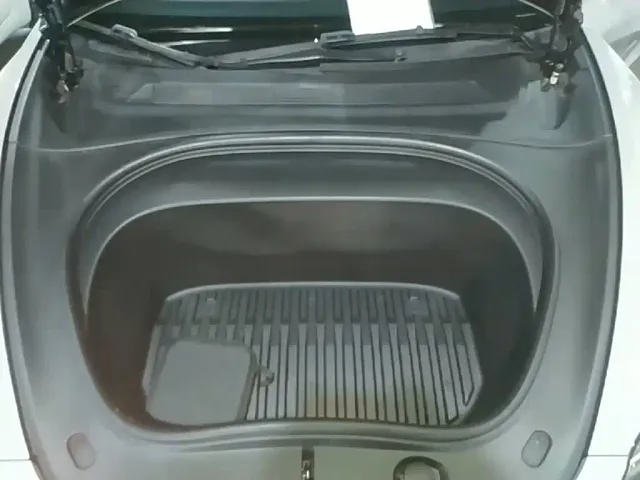 Tesla Model 3 — Фото автомобиля 19