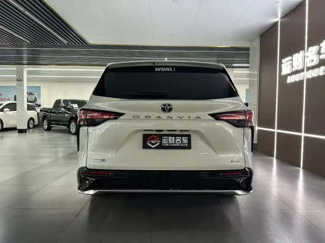 Toyota Granvia — Фото автомобиля 8