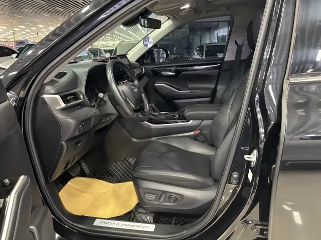 Toyota Highlander — Фото автомобиля 2