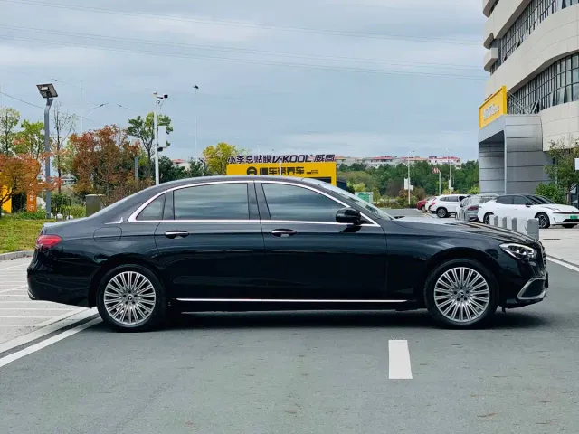 Mercedes-Benz E-Class — Фото автомобиля 5