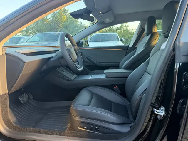 Tesla Model 3 — Фото автомобиля 5