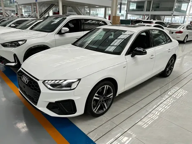 Фотография автомобиля — Audi A4L