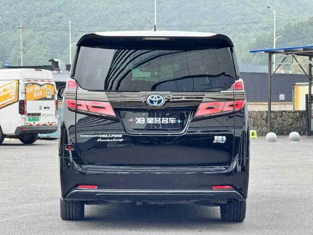 Toyota Vellfire — Фото автомобиля 11