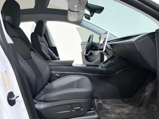 Tesla Model Y — Фото автомобиля 9