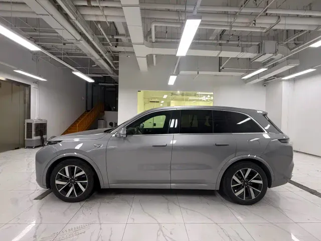 Li Auto L8 — Фото автомобиля 3
